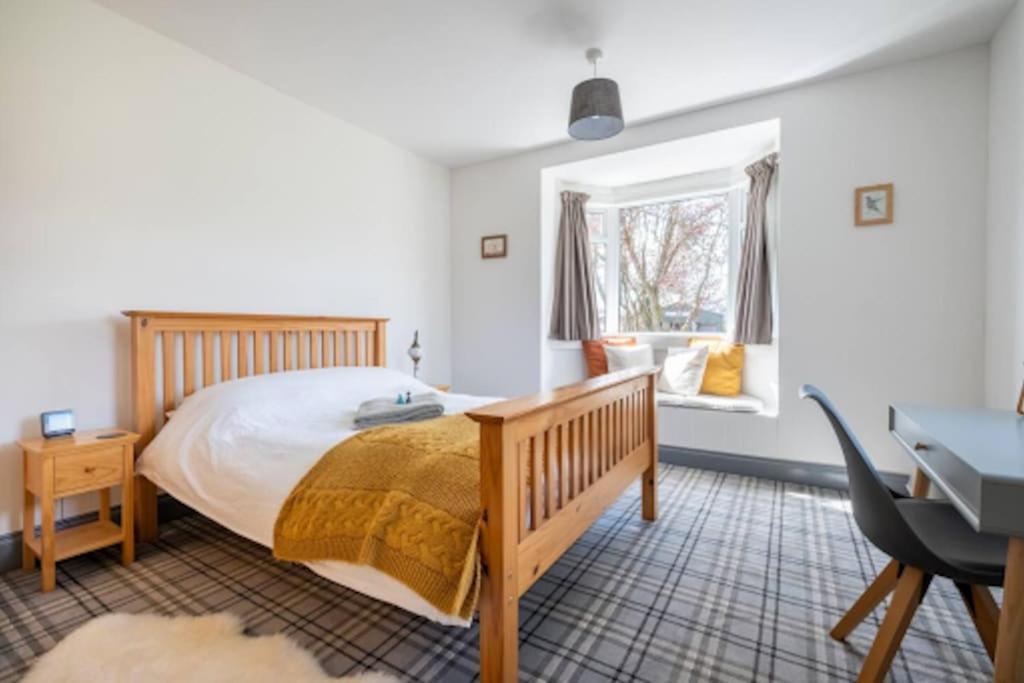 Cosy Hygge/ Scottish Themed By Loch Ness Fort Augustus