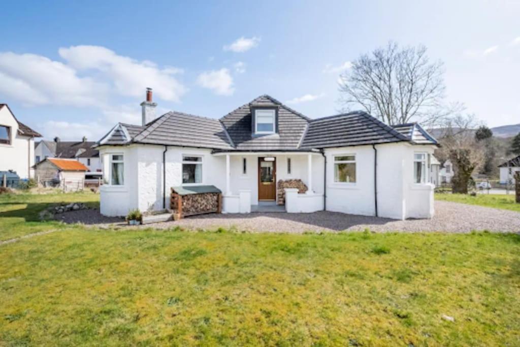 Cosy Hygge/ Scottish Themed By Loch Ness Holiday home Fort Augustus