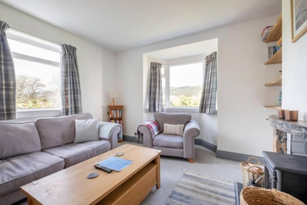 Cosy Hygge/ Scottish Themed By Loch Ness Holiday home