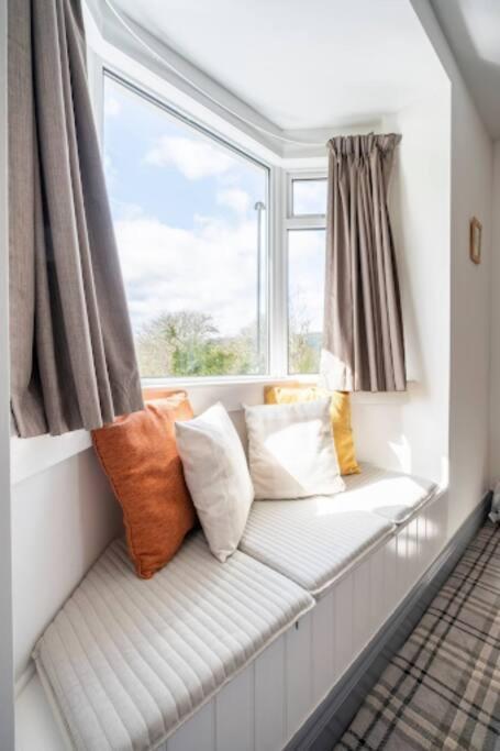 Cosy Hygge/ Scottish Themed By Loch Ness Holiday home