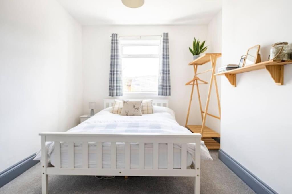 Cosy Hygge/ Scottish Themed By Loch Ness Holiday home Fort Augustus