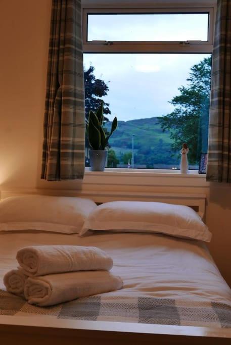 Cosy Hygge/ Scottish Themed By Loch Ness Holiday home